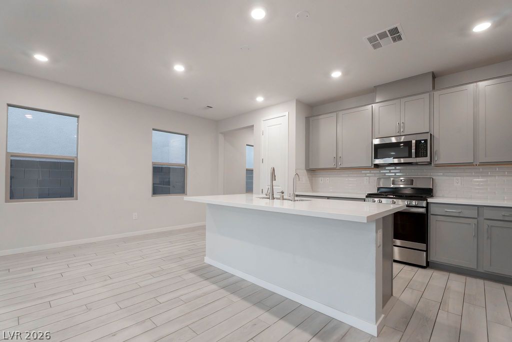 11620 Desert Hollow Avenue Property Photo 6