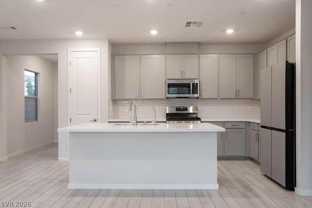 11620 Desert Hollow Avenue Property Photo 8