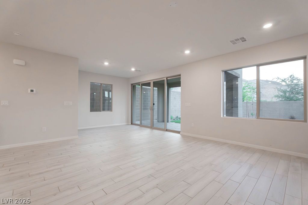 11620 Desert Hollow Avenue Property Photo 9