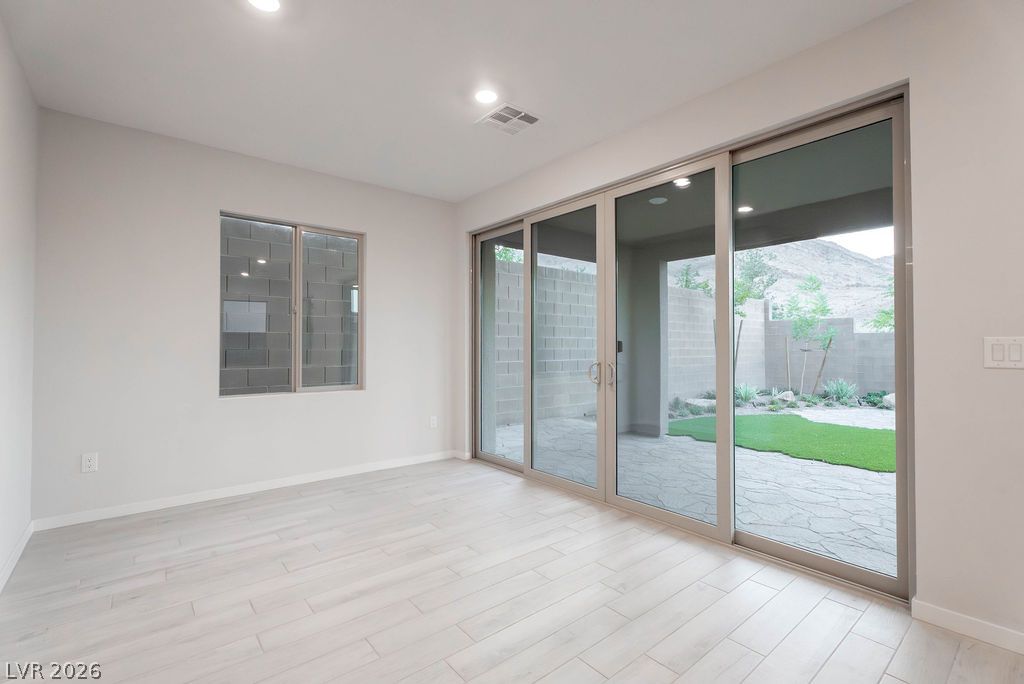11620 Desert Hollow Avenue Property Photo 11