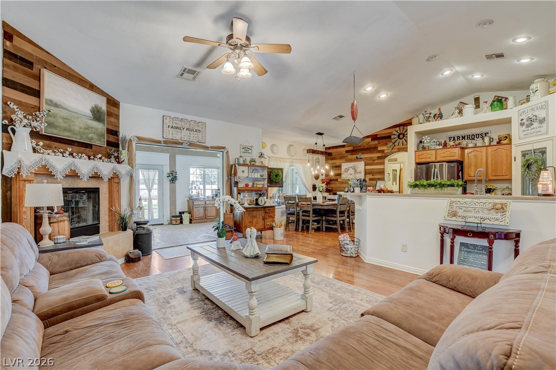 1374 Lake Valley Drive Property Photo 15