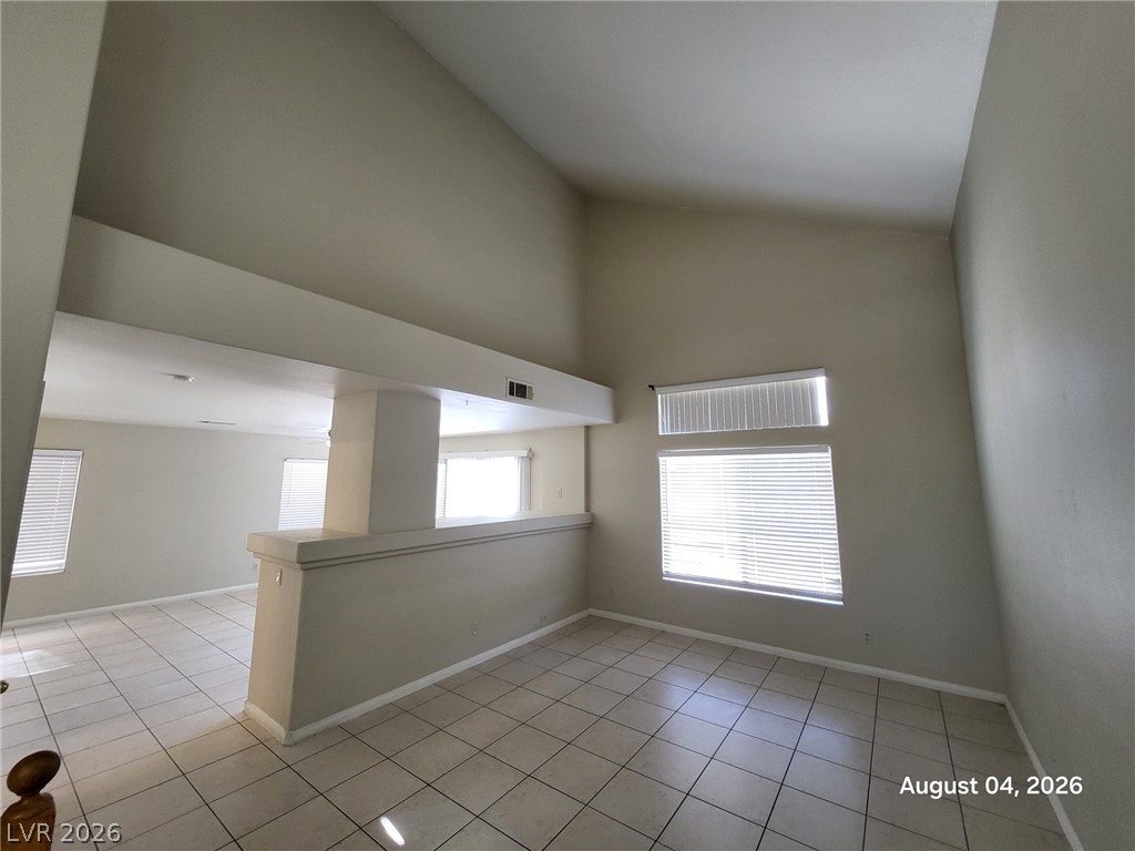 8236 West Rochelle Avenue Property Photo 2