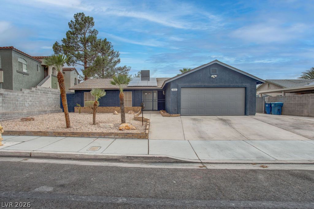 1800 North Torrey Pines Drive Property Photo 2