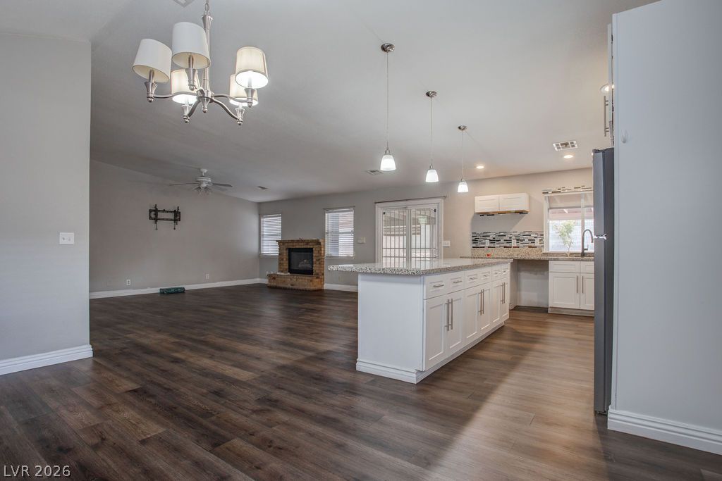 1800 North Torrey Pines Drive Property Photo 3