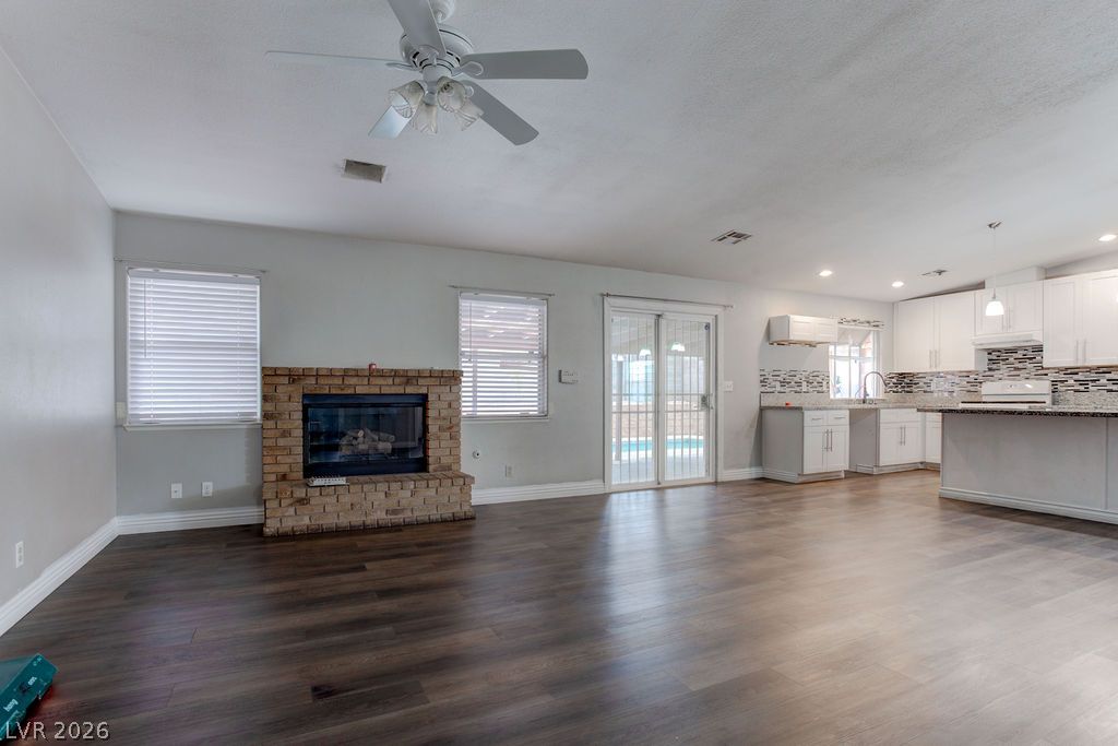 1800 North Torrey Pines Drive Property Photo 7