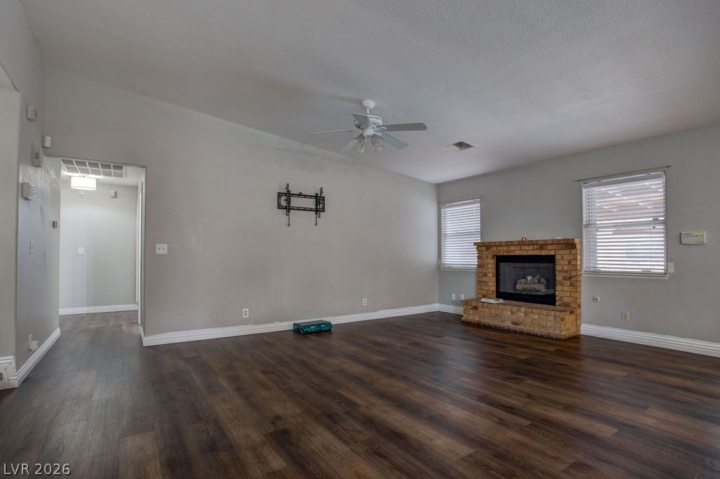 1800 North Torrey Pines Drive Property Photo 8