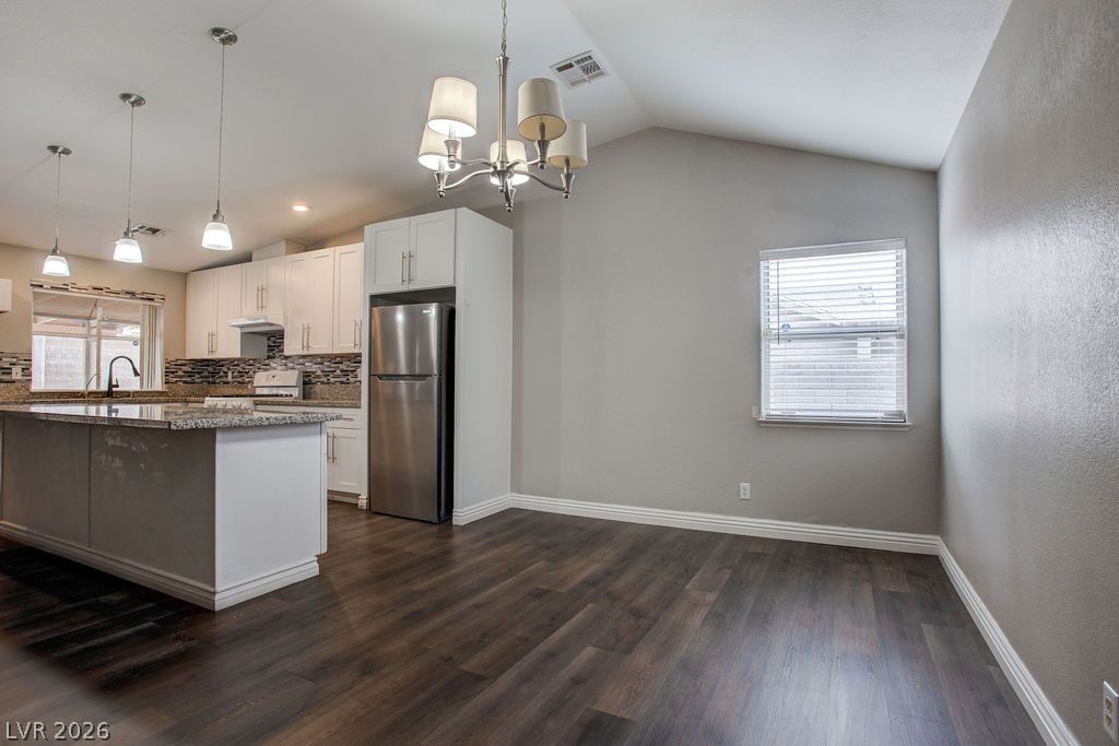1800 North Torrey Pines Drive Property Photo 10