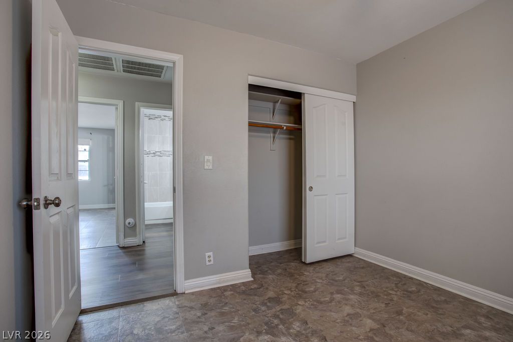1800 North Torrey Pines Drive Property Photo 18
