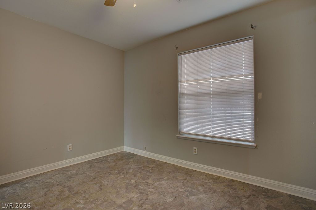 1800 North Torrey Pines Drive Property Photo 19