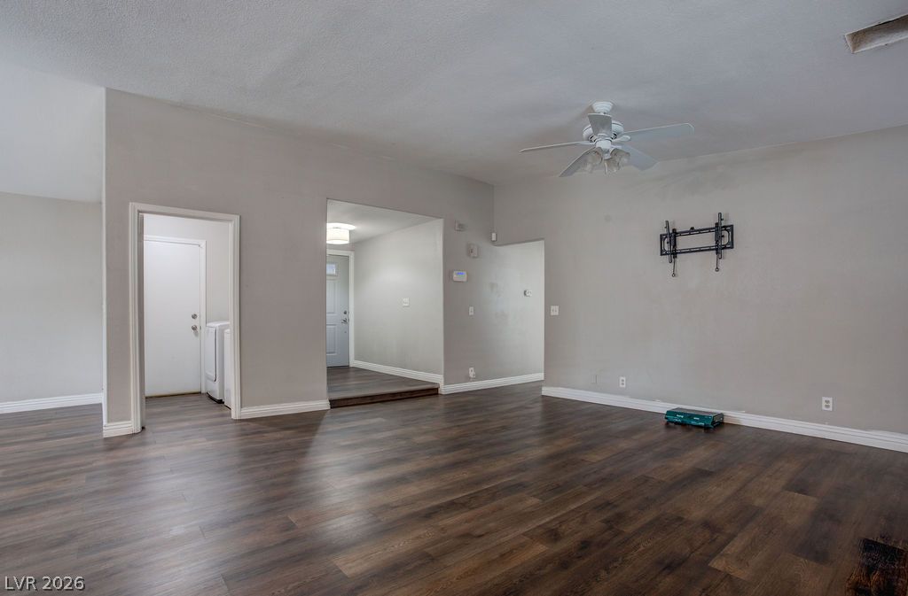 1800 North Torrey Pines Drive Property Photo 21