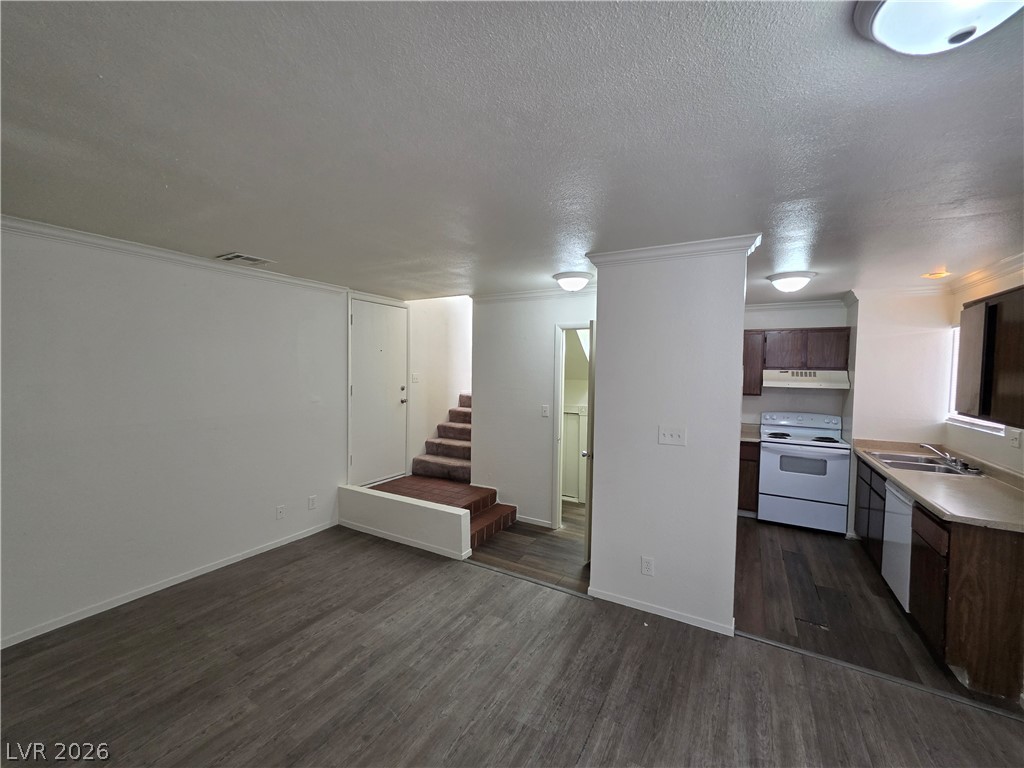 5049 Spencer Street D Property Photo 19