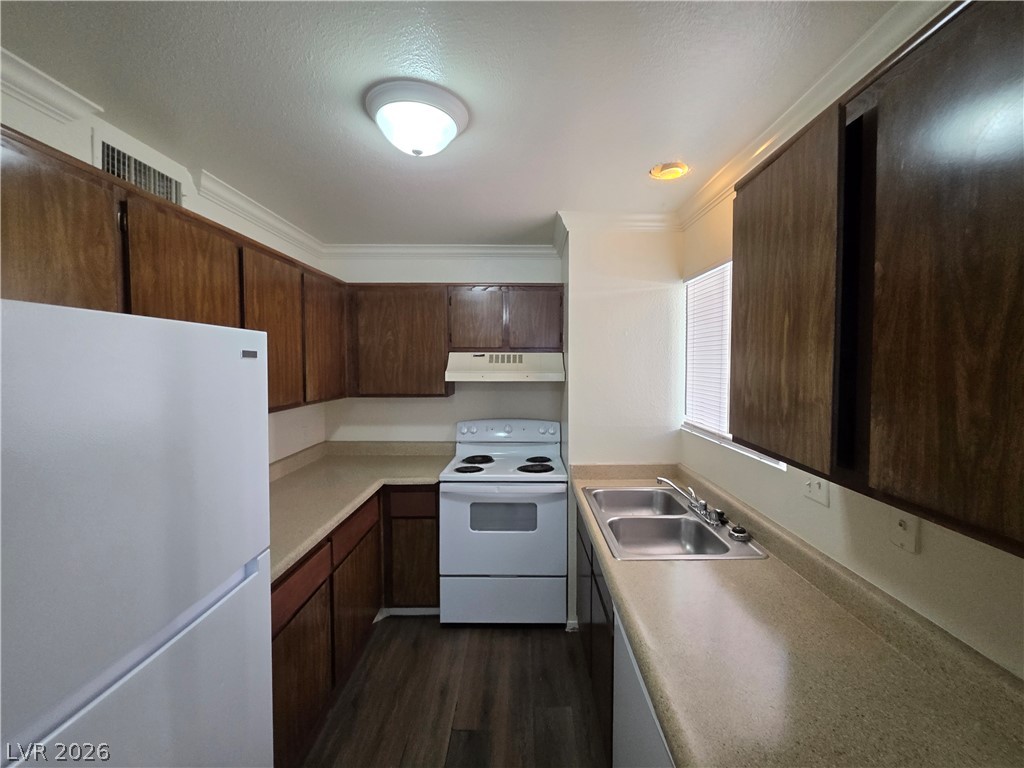 5049 Spencer Street D Property Photo 31