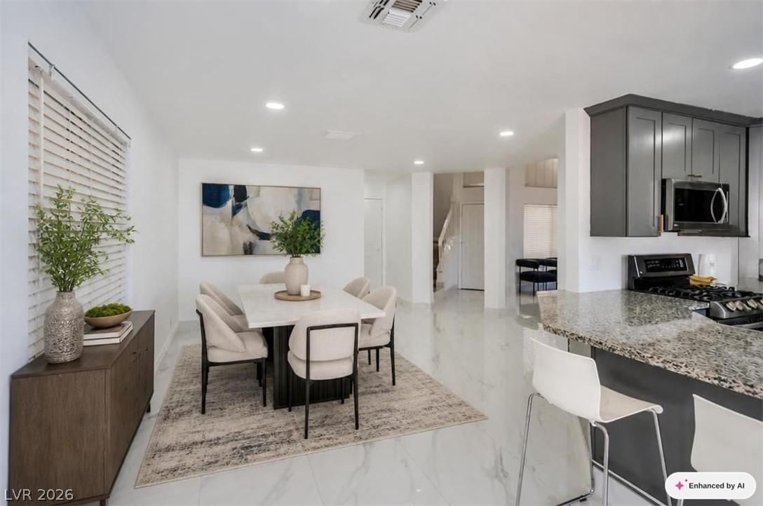 8404 Shore Breeze Drive Property Photo 4