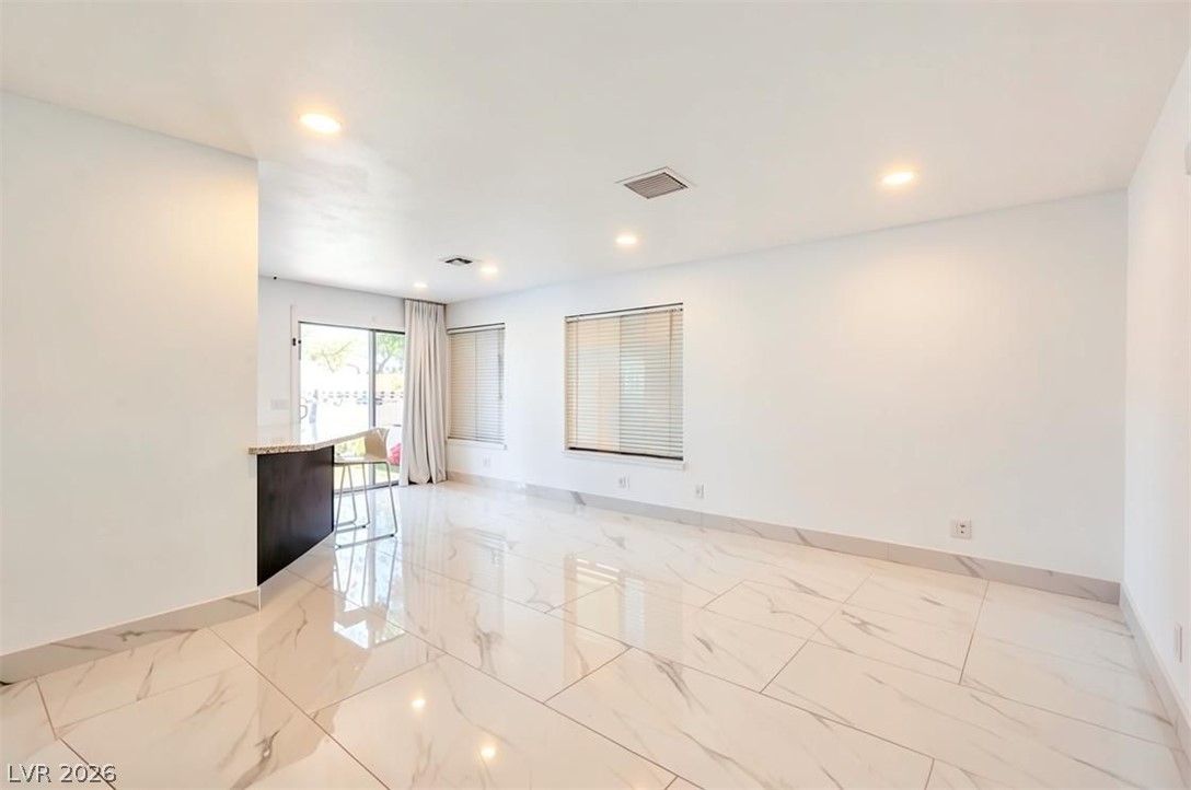 8404 Shore Breeze Drive Property Photo 8