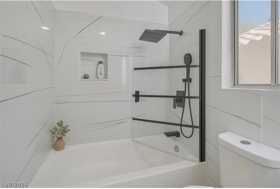 8404 Shore Breeze Drive Property Photo 10
