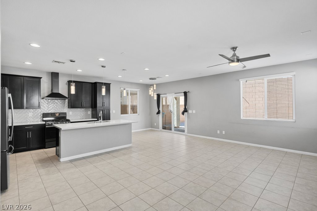 364 Free Fall Avenue Property Photo 5