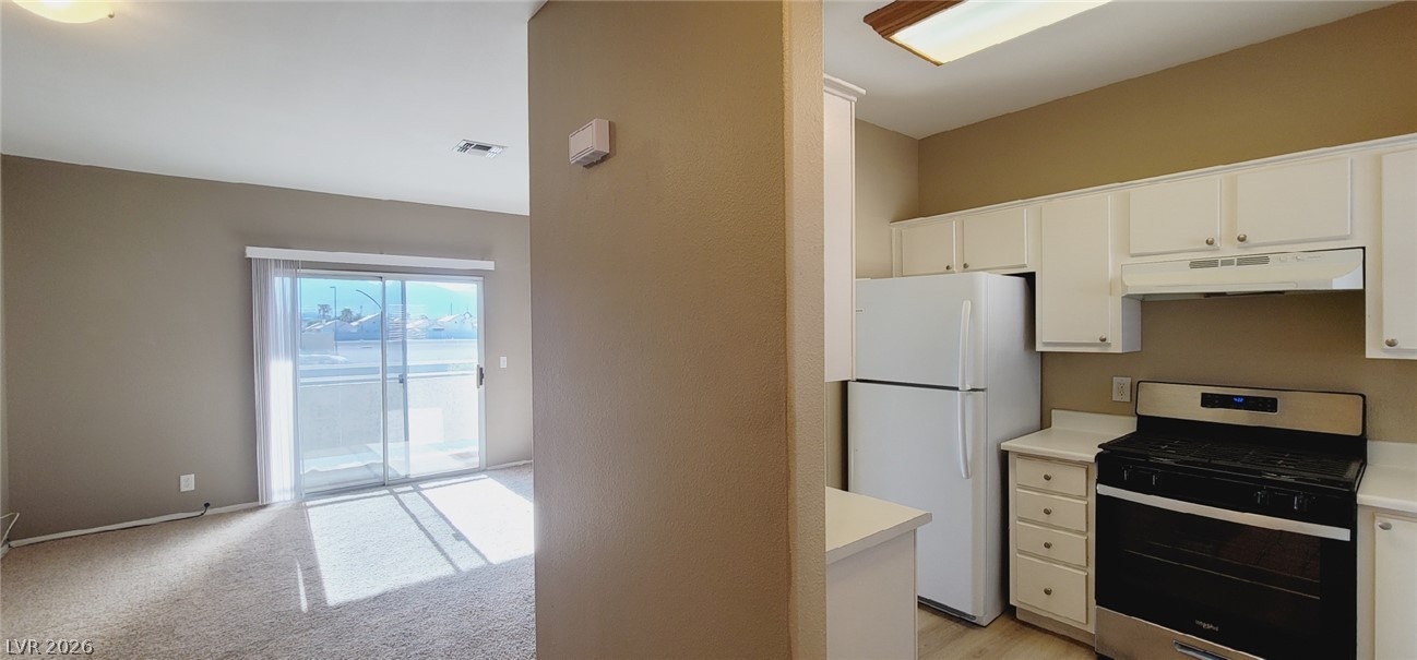 1900 North Torrey Pines Drive 203 Property Photo 2