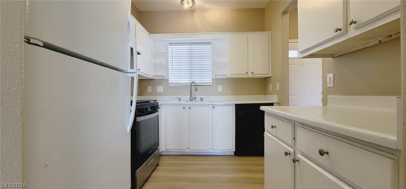 1900 North Torrey Pines Drive 203 Property Photo 5