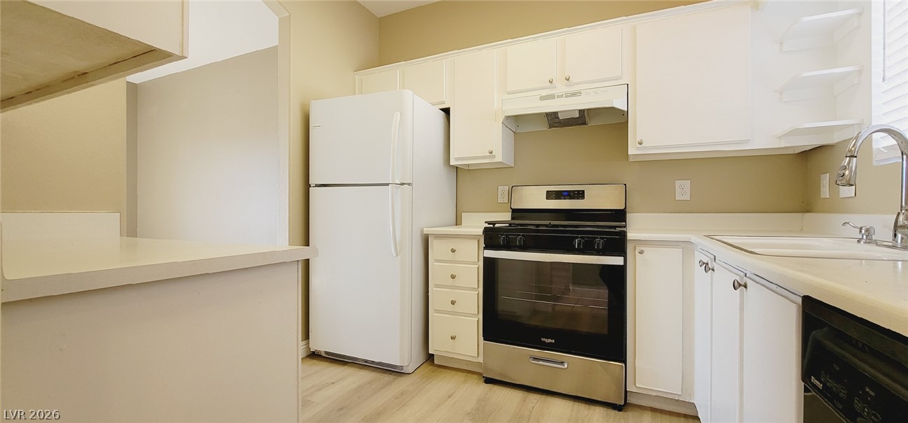 1900 North Torrey Pines Drive 203 Property Photo 6