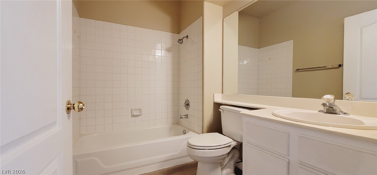 1900 North Torrey Pines Drive 203 Property Photo 12