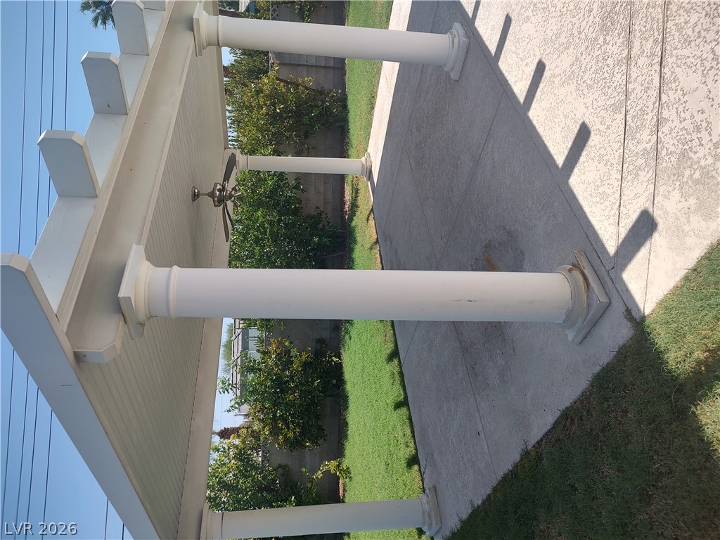 325 Park Way West Property Photo 4