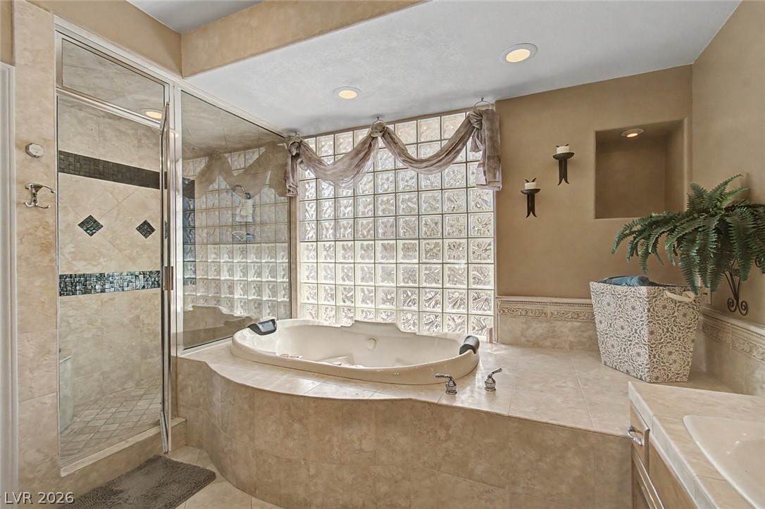 8131 Castle Pines Avenue Property Photo 16