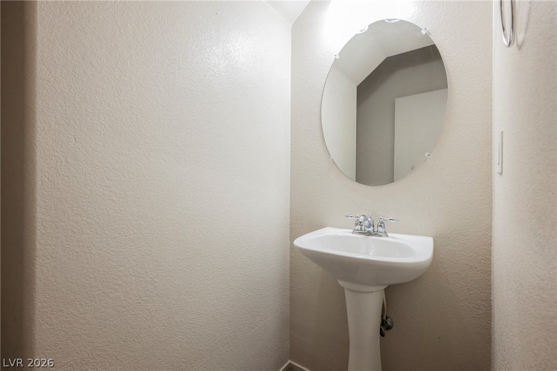 2728 Holmfault Street Property Photo 18