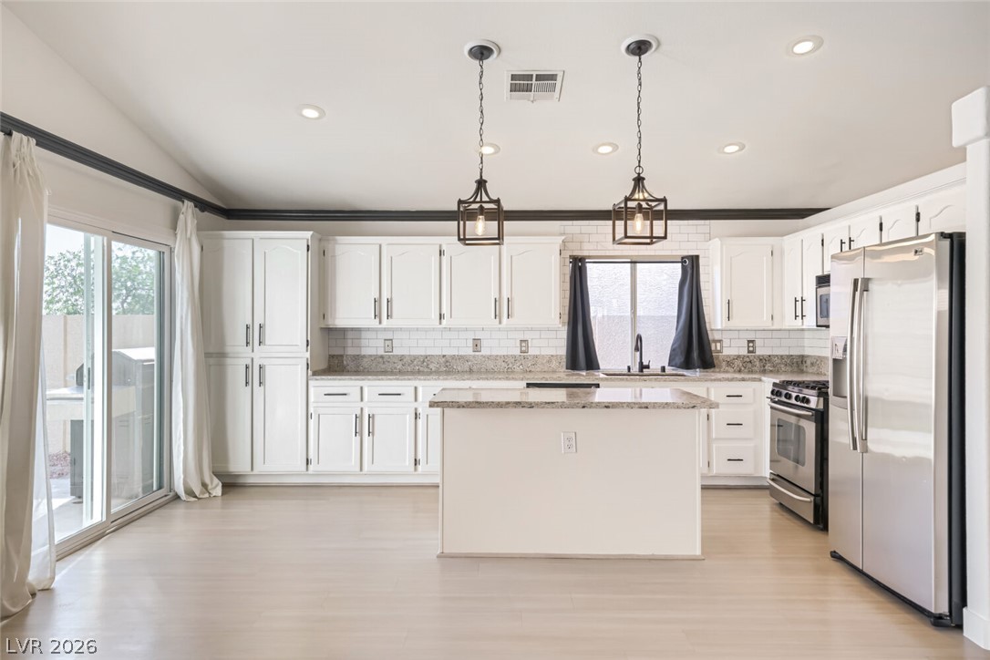 10236 Desert Wind Drive Property Photo 14