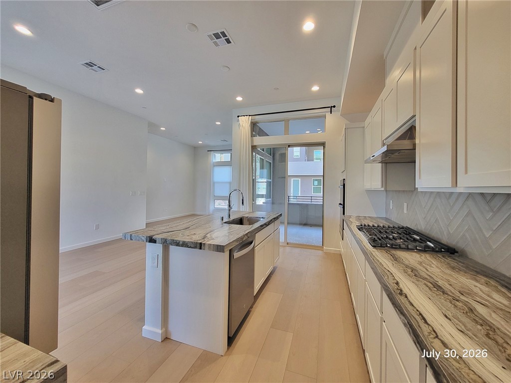 643 Fortis Creek Street Property Photo 6