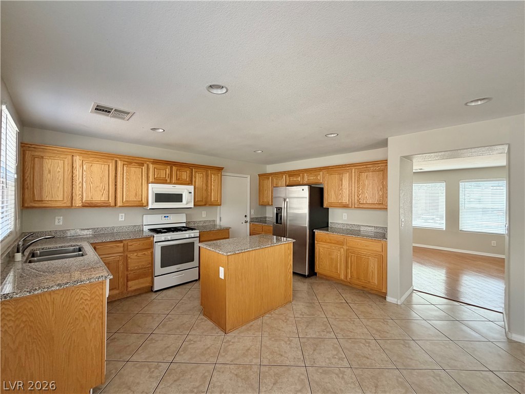 6435 Sean Creek Street Property Photo 8