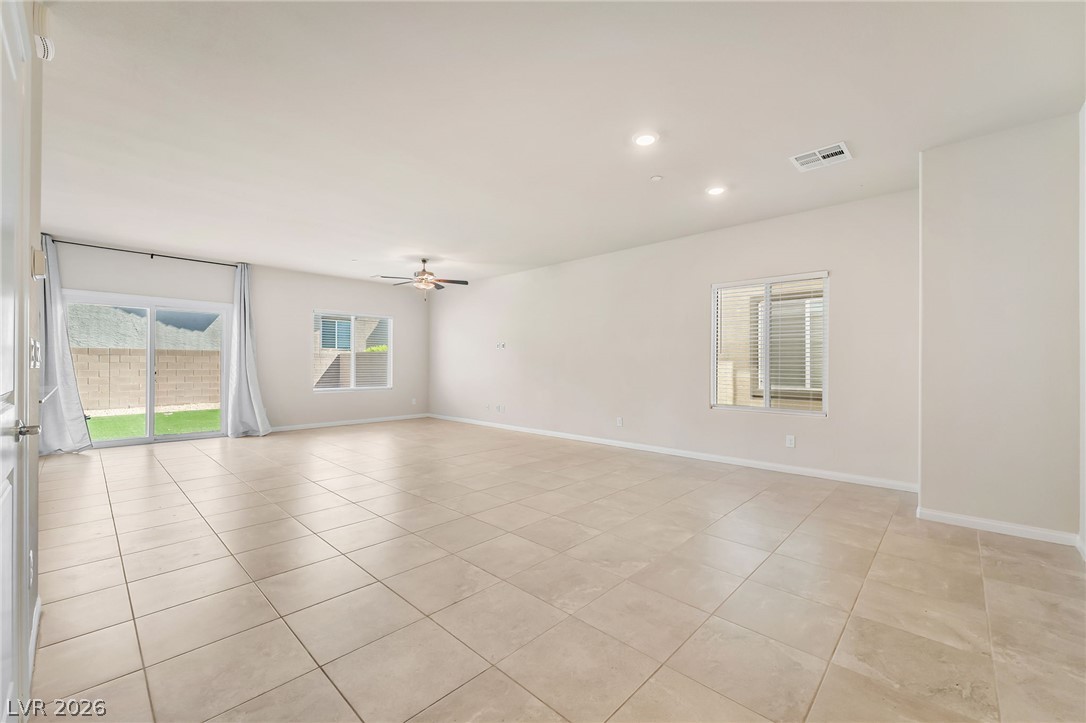 472 Silverweed Avenue Property Photo 3