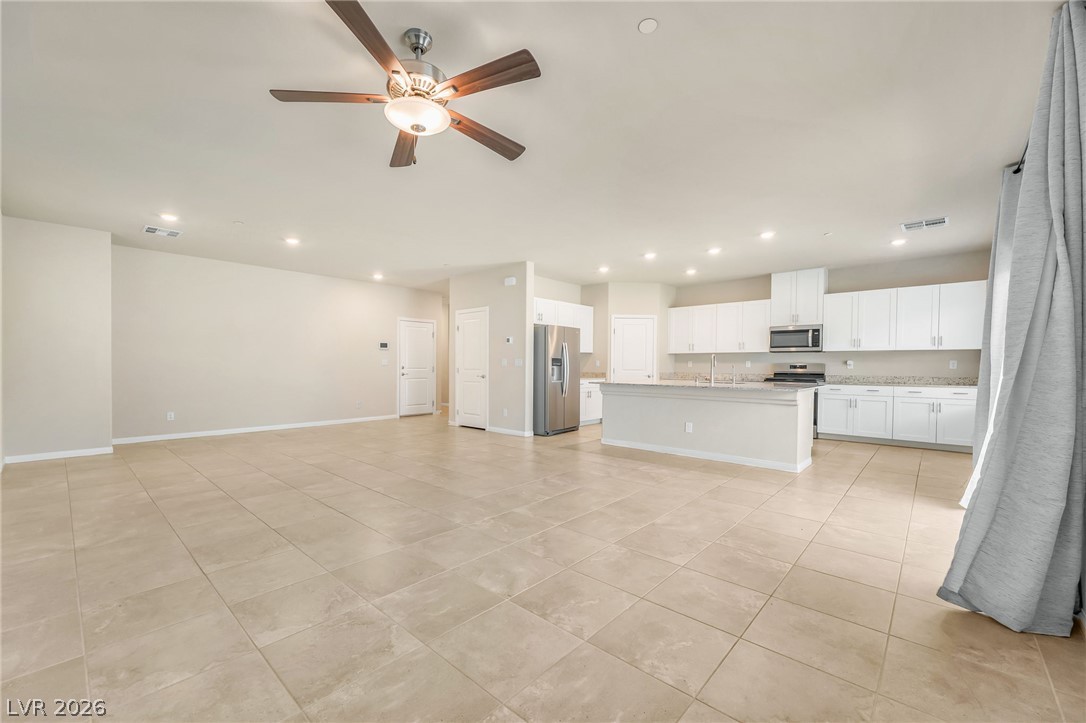 472 Silverweed Avenue Property Photo 4