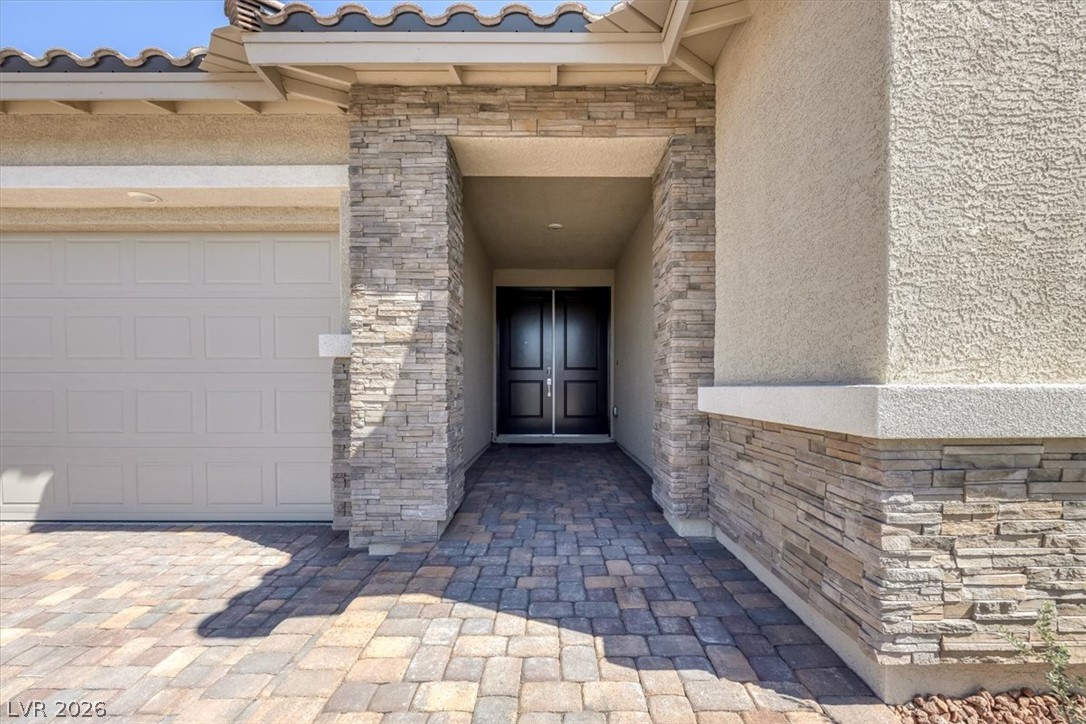 10862 Lewis Pointe Avenue Property Photo 4
