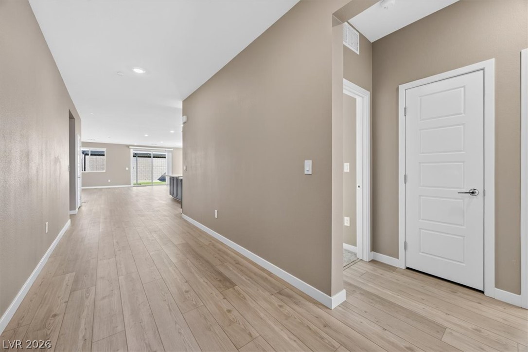 10862 Lewis Pointe Avenue Property Photo 6