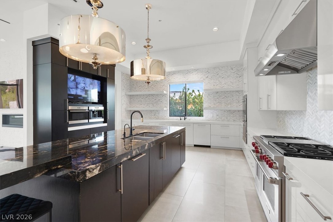 20 Pebble Hills Court Property Photo 17