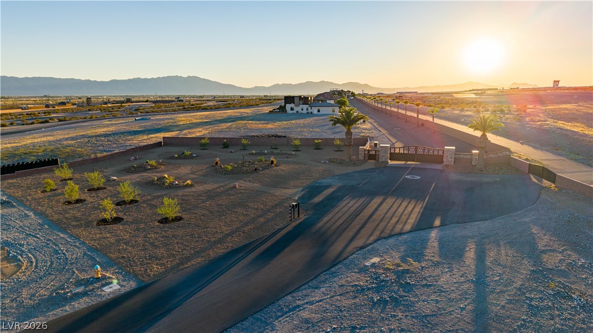 5985 East Spring Mountain Boulevard Property Photo 1