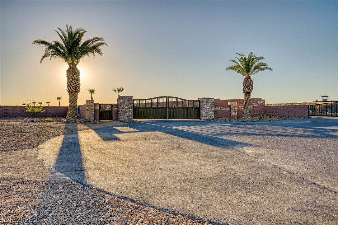 5985 East Spring Mountain Boulevard Property Photo 10