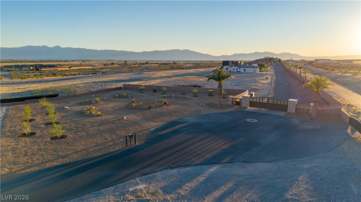 5985 East Spring Mountain Boulevard Property Photo 11