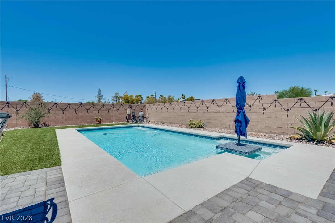 9273 Bluemist Falls Street Property Photo 6