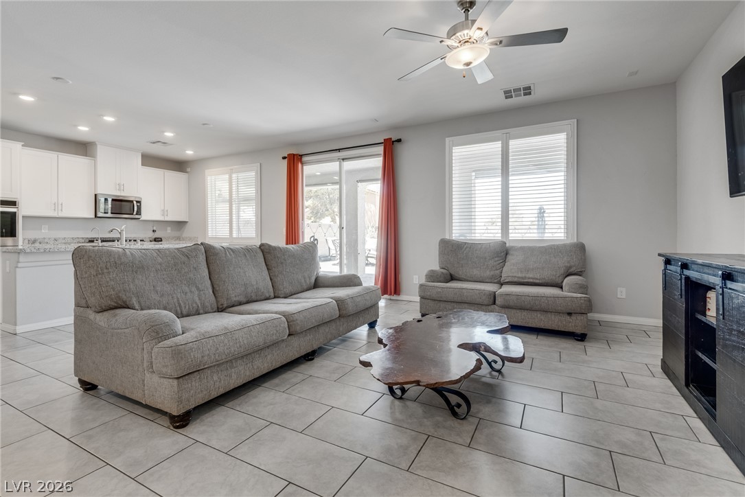 9273 Bluemist Falls Street Property Photo 14