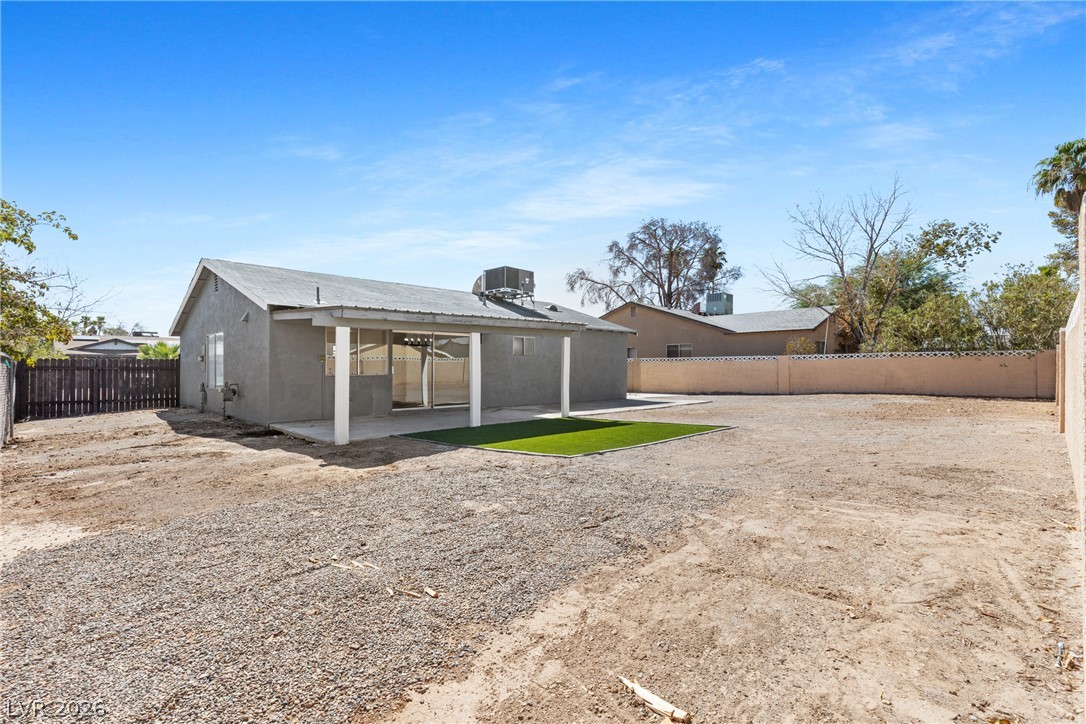 5595 Chestnut Street Property Photo 2