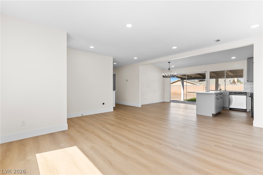 5595 Chestnut Street Property Photo 6