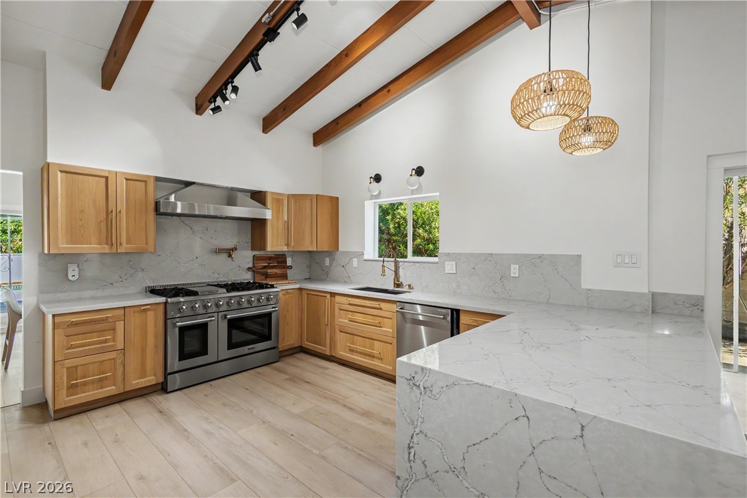 1131 Strong Drive Property Photo 3