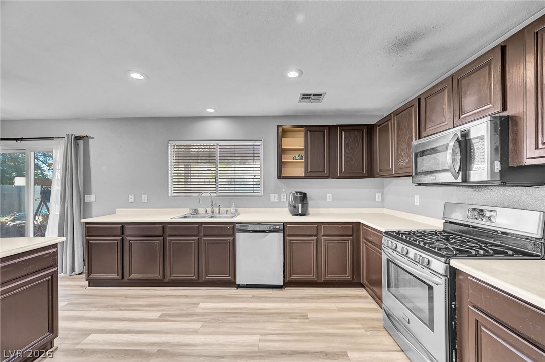 3966 Shimmering Plains Street Property Photo 18