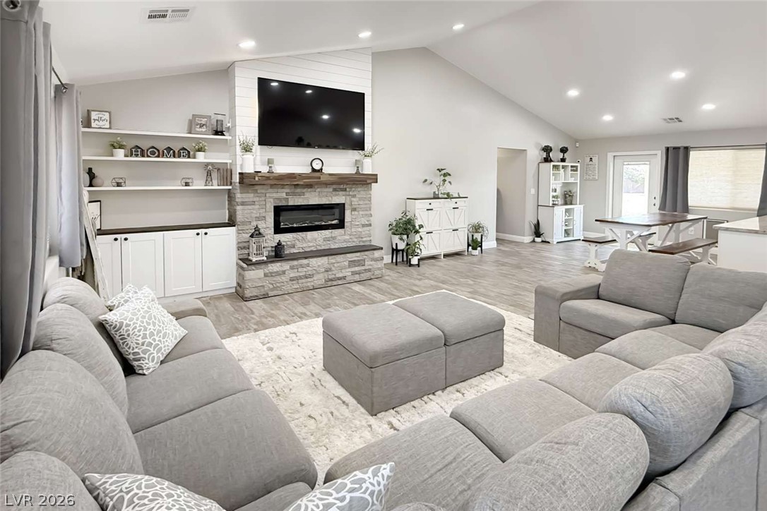 201 West Lupin Street Property Photo 1