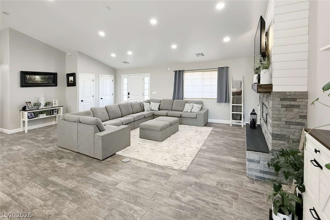 201 West Lupin Street Property Photo 3