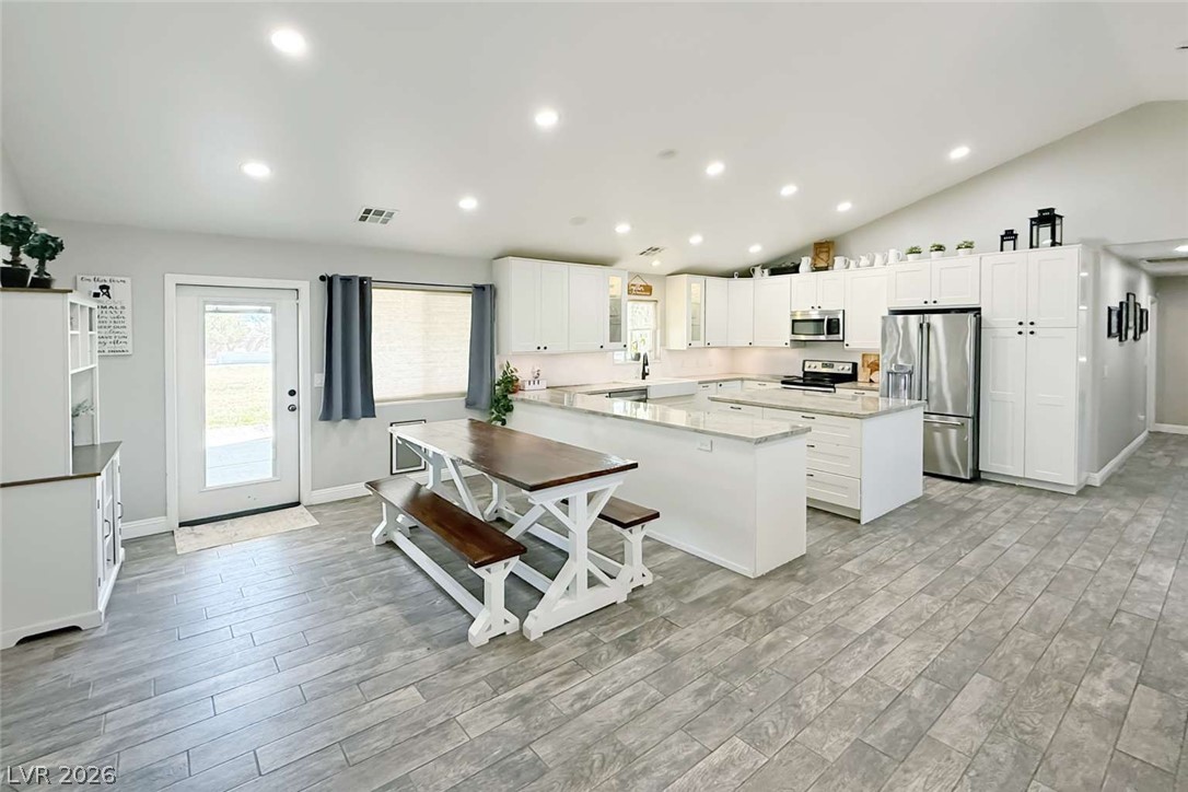 201 West Lupin Street Property Photo 9