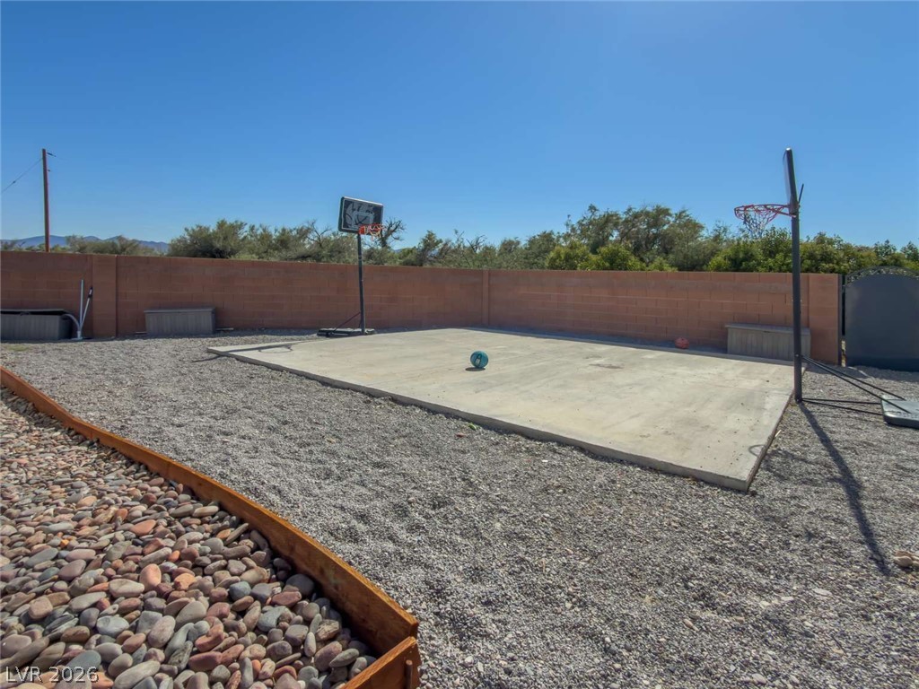 201 West Lupin Street Property Photo 32