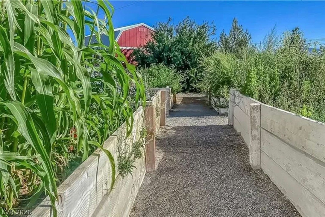 201 West Lupin Street Property Photo 36