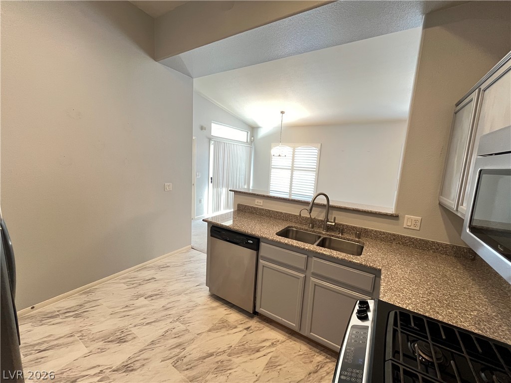2305 West Horizon Ridge Parkway 2121 Property Photo 7